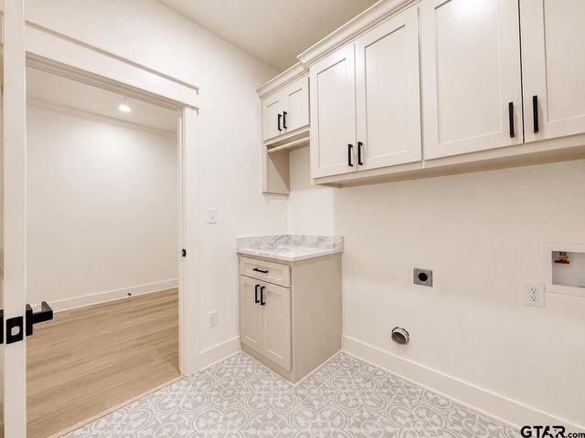 19421 Cedarpark Pl, Lindale, TX 75771
