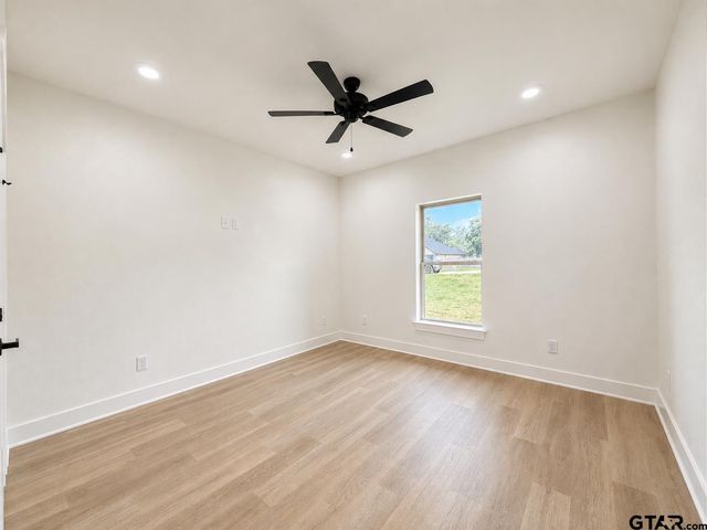 19421 Cedarpark Pl, Lindale, TX 75771