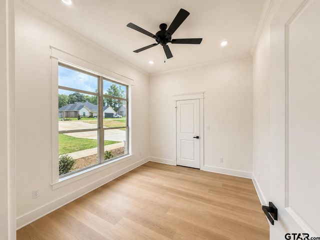 19421 Cedarpark Pl, Lindale, TX 75771