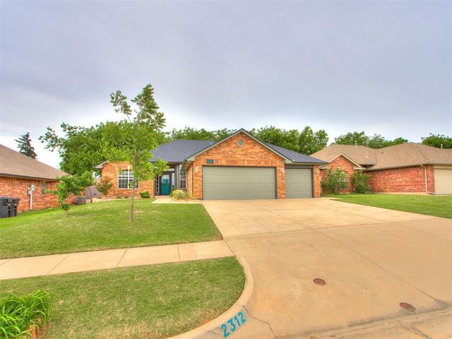 2312 NE 4th Street, Moore, OK 73160