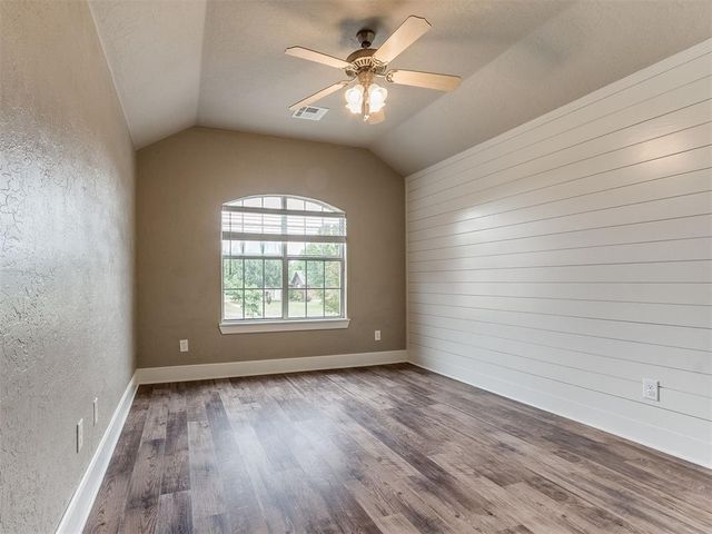 2312 NE 4th Street, Moore, OK 73160