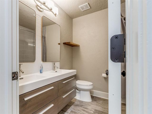 2312 NE 4th Street, Moore, OK 73160