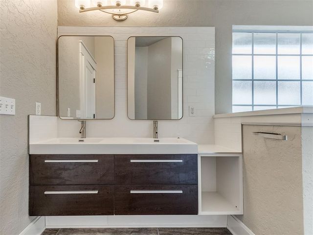 2312 NE 4th Street, Moore, OK 73160