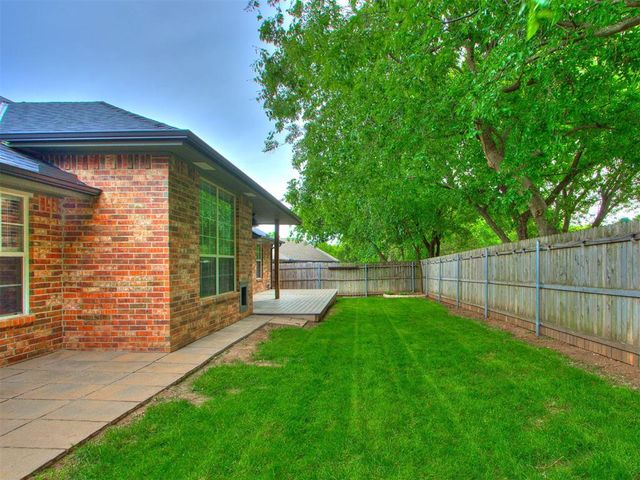 2312 NE 4th Street, Moore, OK 73160