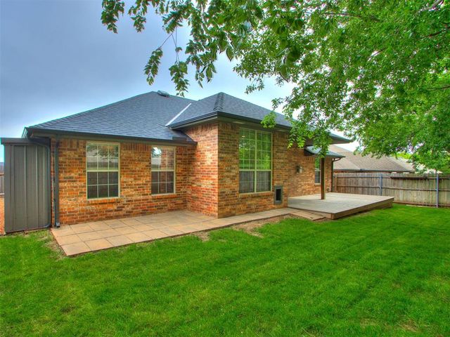2312 NE 4th Street, Moore, OK 73160