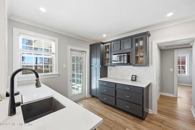 813 OLD HICKORY Road, Jacksonville, FL 32207