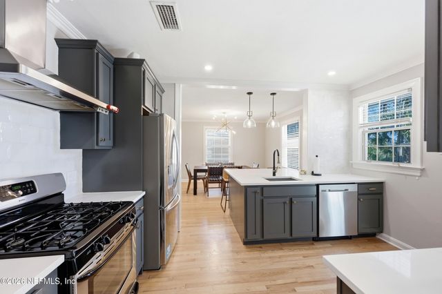 813 OLD HICKORY Road, Jacksonville, FL 32207