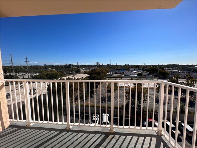 16465 NE 22nd Ave 618, North Miami Beach, FL 33160