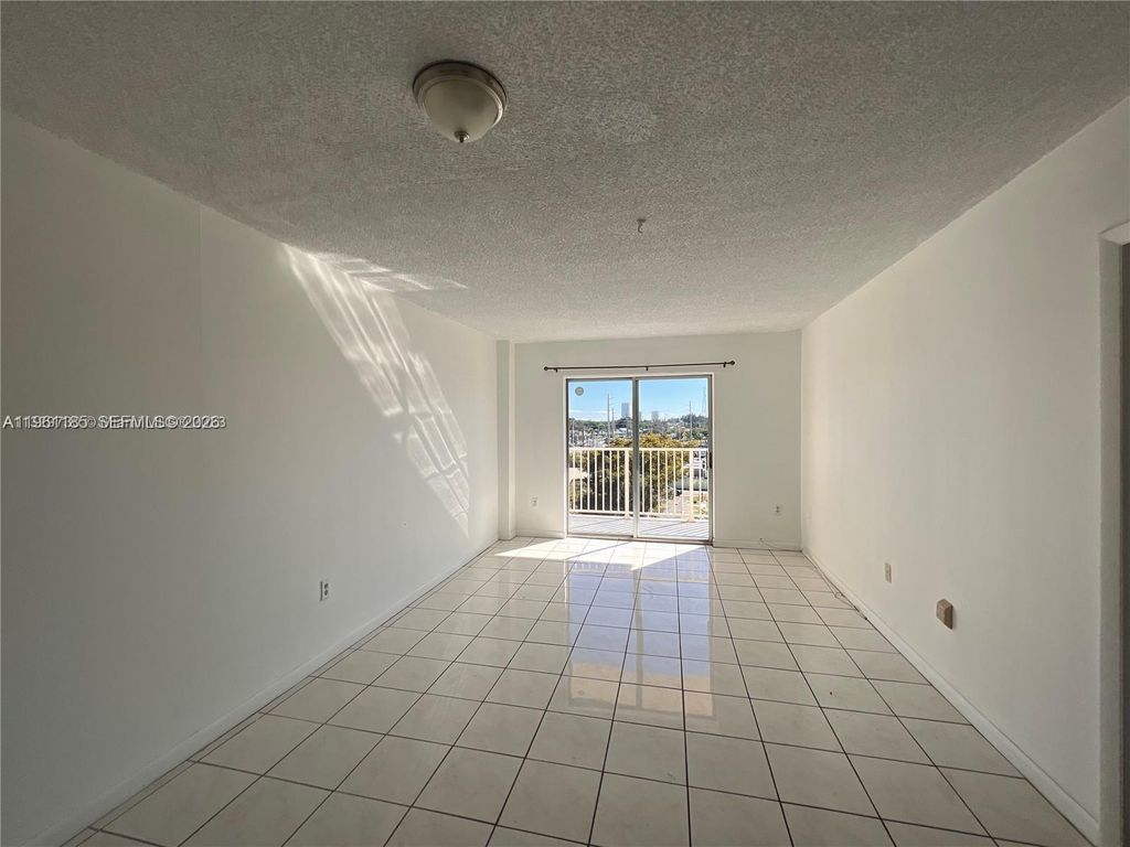 16465 NE 22nd Ave 618, North Miami Beach, FL 33160