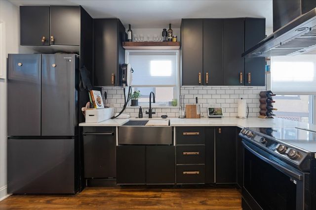 9527 S Damen Avenue, Chicago, IL 60643