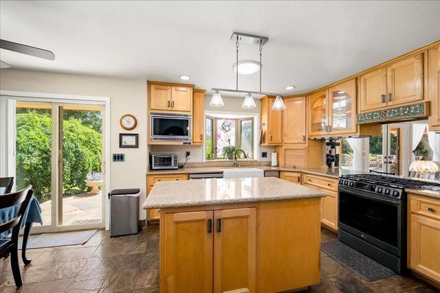 6645 Blackhawk Ln, Foresthill, CA 95631