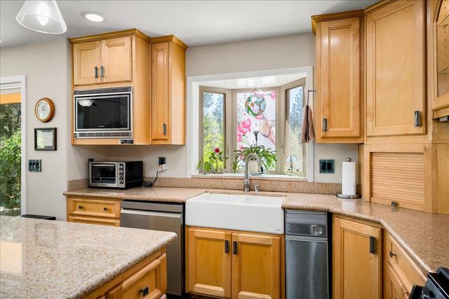 6645 Blackhawk Ln, Foresthill, CA 95631