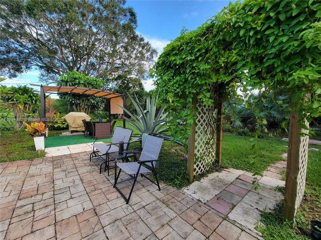 210 Banyan Dr, Port St. Lucie, FL 34952