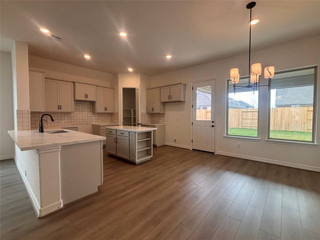 7823 Jade Crest Drive, Angleton, TX 77515