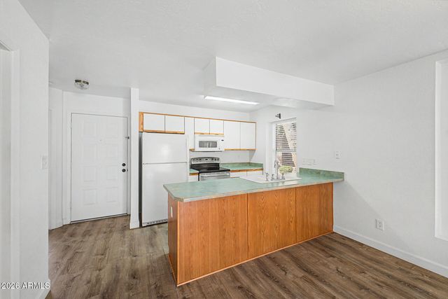 7040 W OLIVE Avenue 40, Peoria, AZ 85345