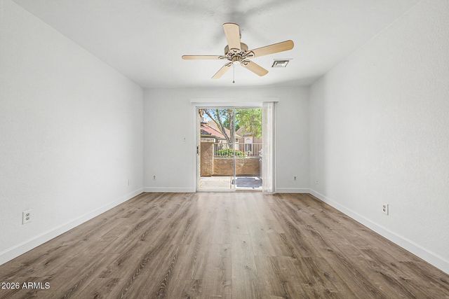 7040 W OLIVE Avenue 40, Peoria, AZ 85345