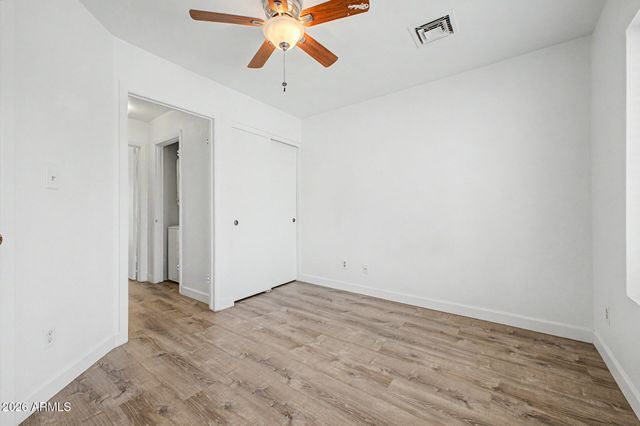 7040 W OLIVE Avenue 40, Peoria, AZ 85345