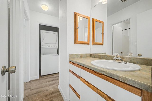 7040 W OLIVE Avenue 40, Peoria, AZ 85345