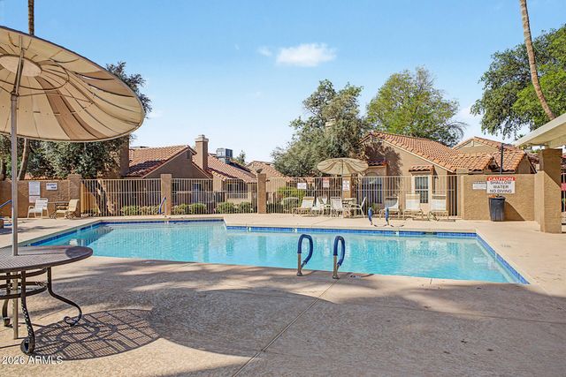 7040 W OLIVE Avenue 40, Peoria, AZ 85345