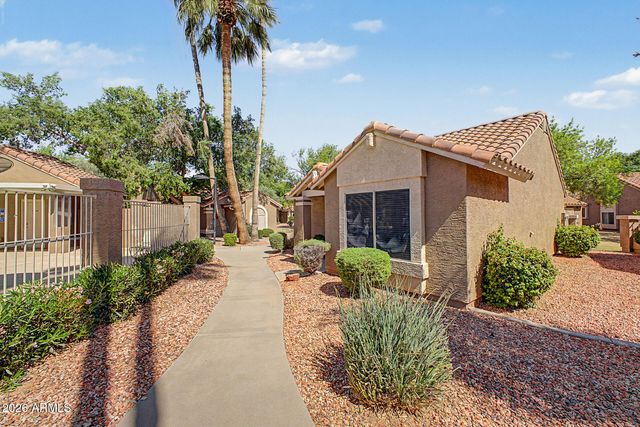 7040 W OLIVE Avenue 40, Peoria, AZ 85345