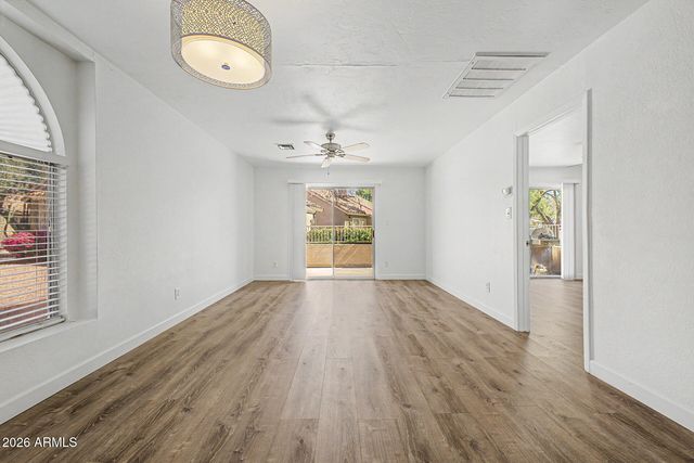 7040 W OLIVE Avenue 40, Peoria, AZ 85345