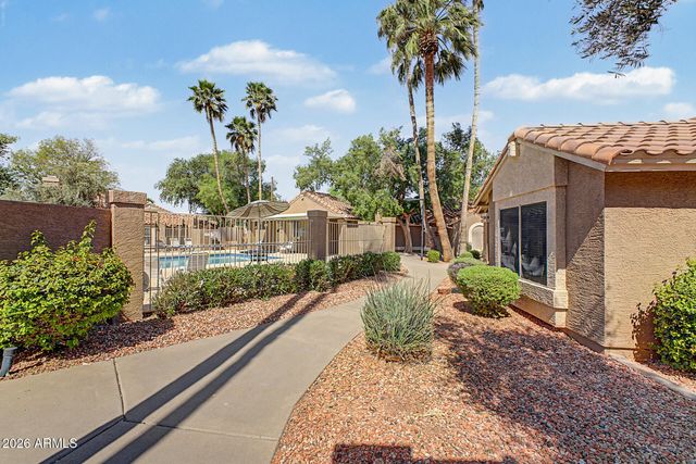 7040 W OLIVE Avenue 40, Peoria, AZ 85345