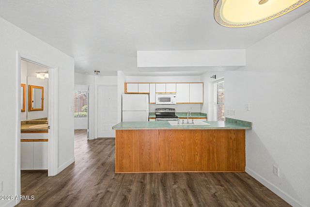 7040 W OLIVE Avenue 40, Peoria, AZ 85345