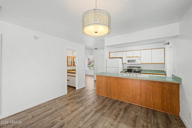 7040 W OLIVE Avenue 40, Peoria, AZ 85345