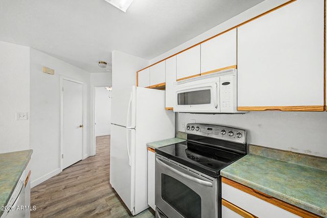 7040 W OLIVE Avenue 40, Peoria, AZ 85345