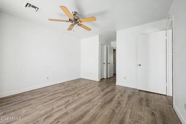 7040 W OLIVE Avenue 40, Peoria, AZ 85345