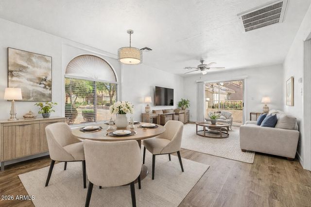 7040 W OLIVE Avenue 40, Peoria, AZ 85345