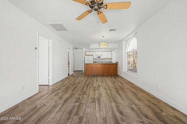 7040 W OLIVE Avenue 40, Peoria, AZ 85345