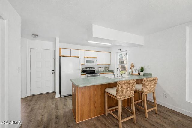 7040 W OLIVE Avenue 40, Peoria, AZ 85345