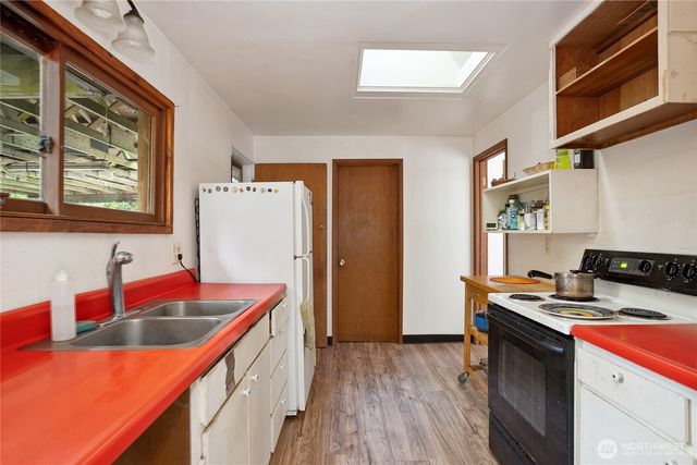 9744 Cascade Loop NE, Olympia, WA 98516