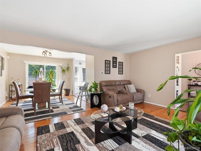 27545 Abington Street, Southfield, MI 48076