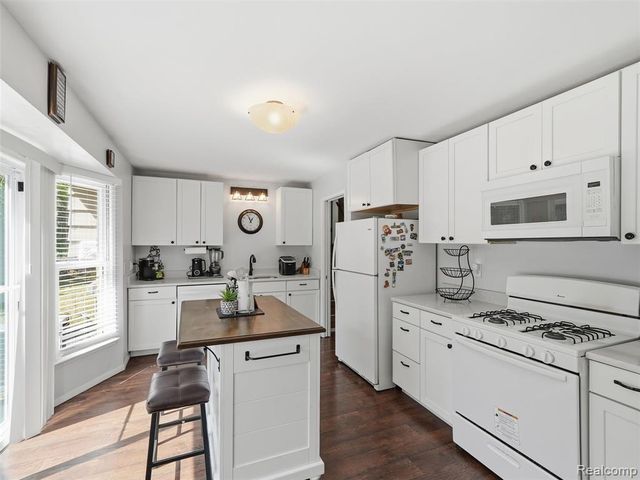 27545 Abington Street, Southfield, MI 48076