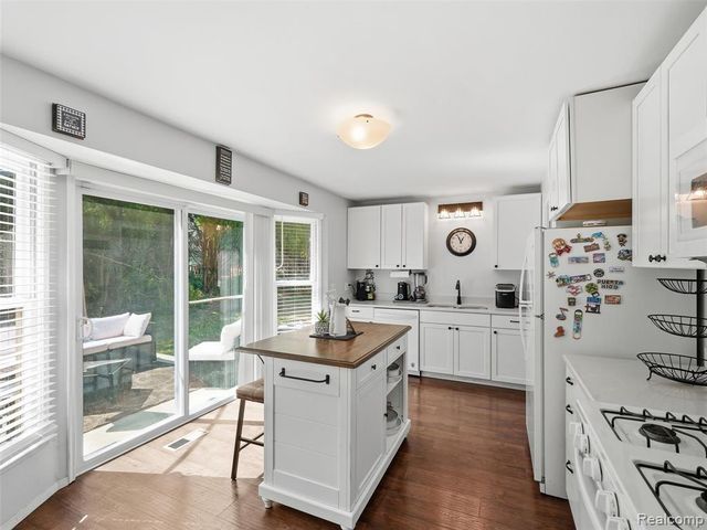27545 Abington Street, Southfield, MI 48076