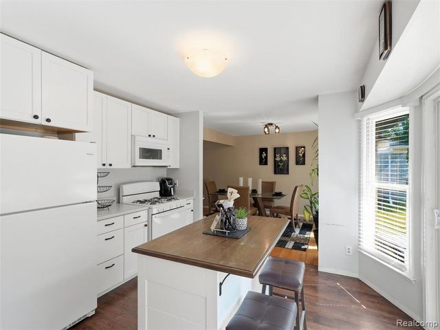 27545 Abington Street, Southfield, MI 48076