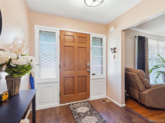 27545 Abington Street, Southfield, MI 48076