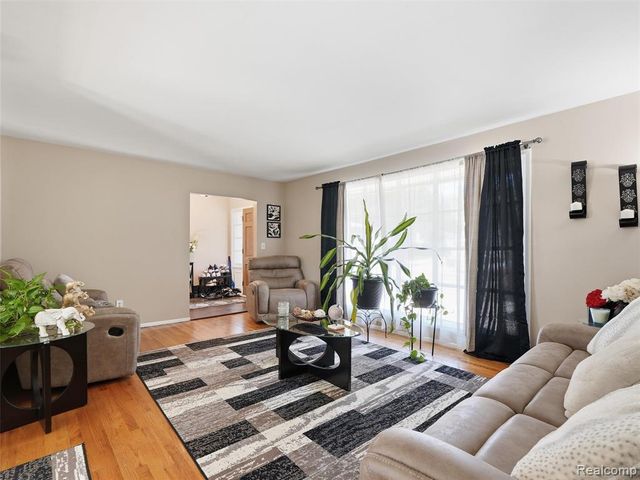 27545 Abington Street, Southfield, MI 48076