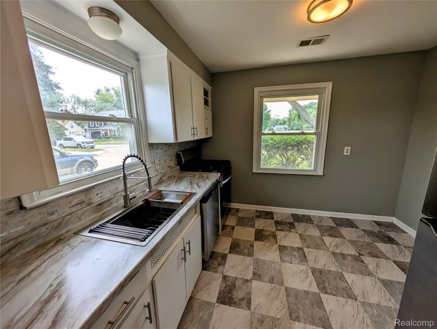 4302 Mandalay Avenue, Royal Oak, MI 48073