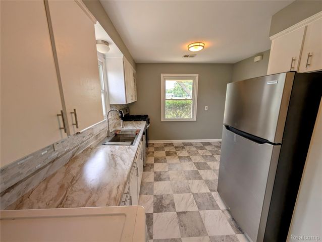4302 Mandalay Avenue, Royal Oak, MI 48073