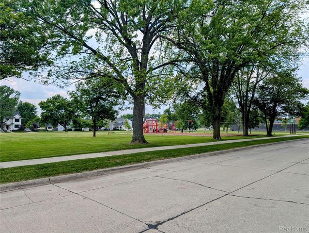 4302 Mandalay Avenue, Royal Oak, MI 48073