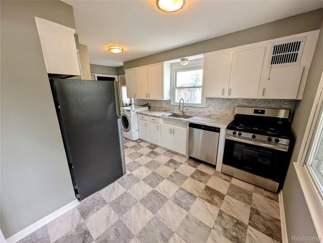 4302 Mandalay Avenue, Royal Oak, MI 48073