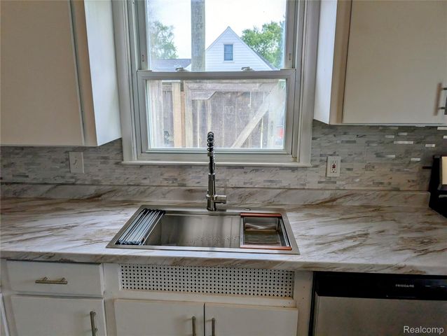 4302 Mandalay Avenue, Royal Oak, MI 48073