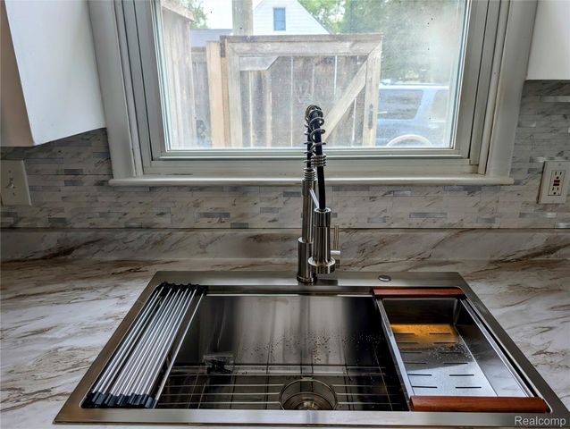 4302 Mandalay Avenue, Royal Oak, MI 48073