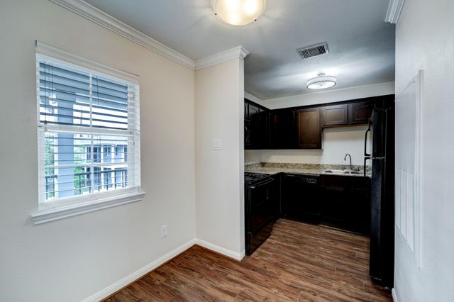 427 W 16th Street 11, Houston, TX 77008