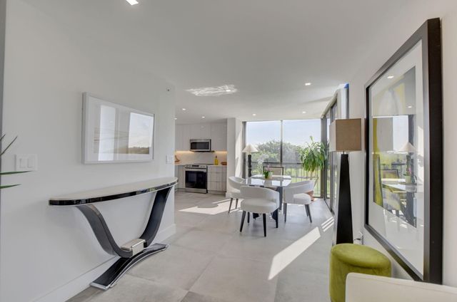 7754 Lakeside Boulevard 441, Boca Raton, FL 33434