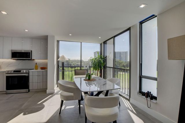 7754 Lakeside Boulevard 441, Boca Raton, FL 33434