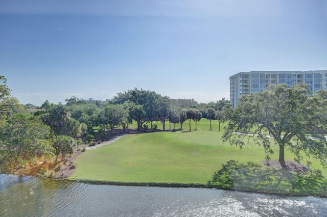 7754 Lakeside Boulevard 441, Boca Raton, FL 33434